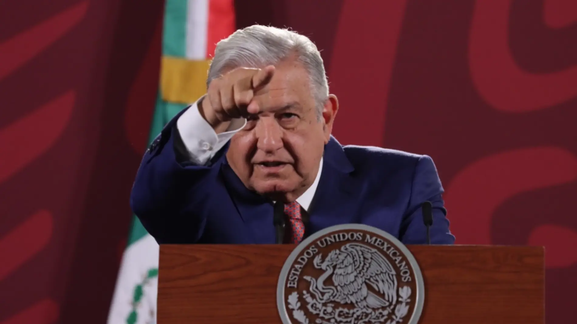 AMLO arremete contra la prensa y oposición por críticas sobre retén armado en Sinaloa